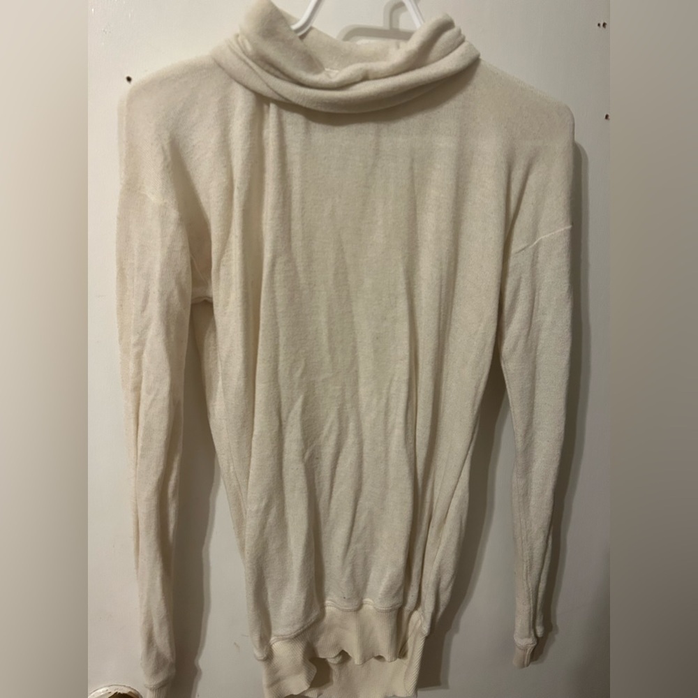Wilfred Aritzia Light Knit Turtle Neck Sweater in Cream, Size Women’s XS